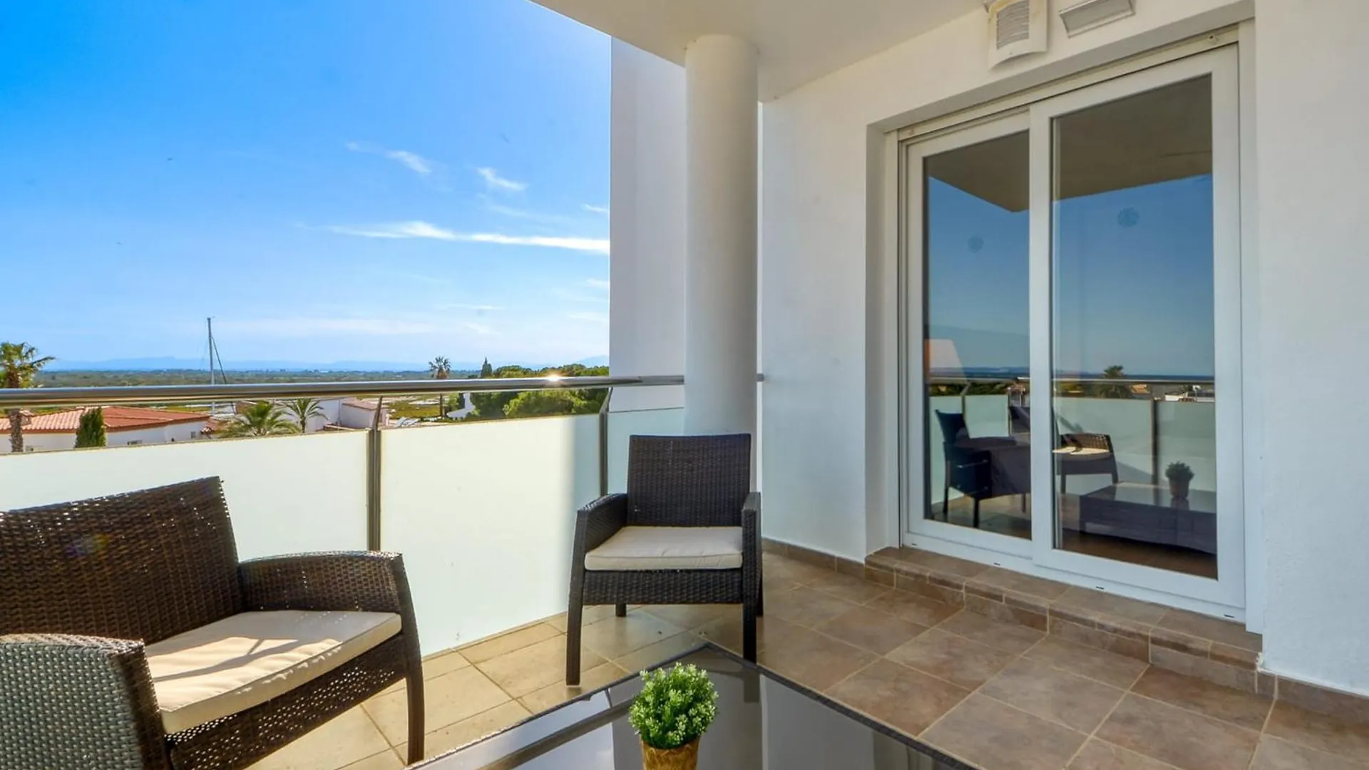 Apartment With Scenic View Empuriabrava Spagna