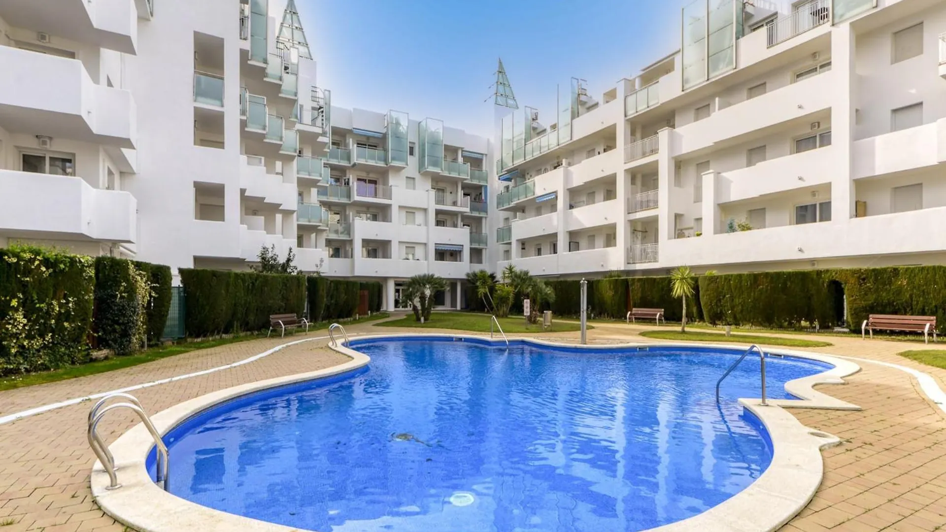 Apartment With Scenic View의 연락처